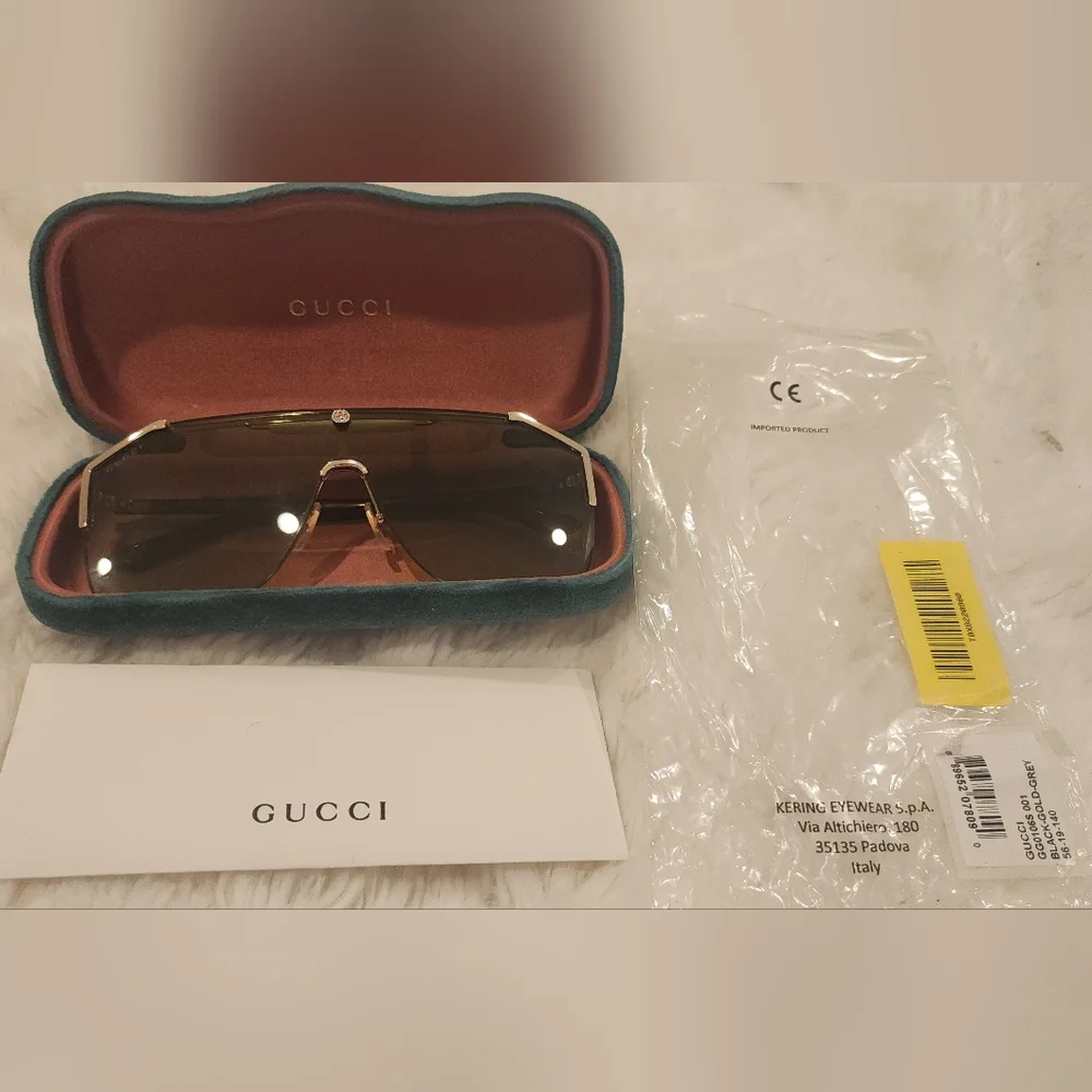 Gucci Gold and Black Women's Sunglasses